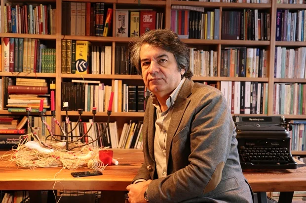 - Yasaklarla, Ödüllerle Anadilde
Yayıncılığın 25 Yılı: Avesta Yayınları /
Rabia Çetin